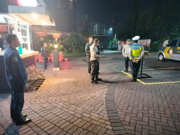 Polsek Gayungan Rutin Lakukan Patroli di Malam Hari Antisipasi Kejahatan