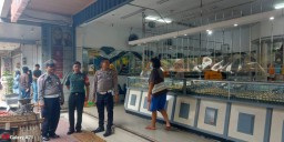 Polsek Kediri Kota Patroli Dialogis Sasaran ke Kariawan Pertokoan Emas, Sampaikan Kamtibmas