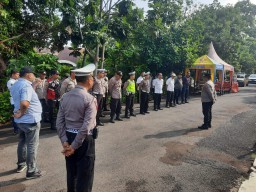 Kapolsek Rungkut, Pimpin Apel dan Berikan Penekanan Pelaksanaan Tugas Kepada Anggota
