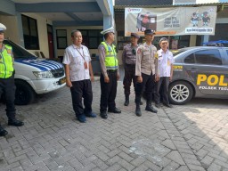 Polsek Tegalsari Dialogis dengan Petugas di PPS Kelurahan Dr. Soetomo Surabaya