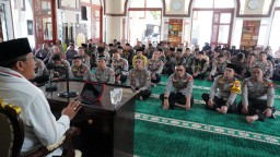 "Sikap Tiga Hati Seorang Muslim, Binrohtal Polrestabes Surabaya "