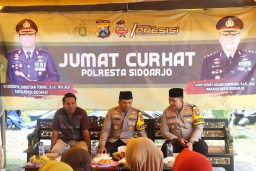 Pesan Kamtibmas Kapolresta Sidoarjo Pada Warga Kalisampurno di Jumat Curhat
