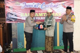 Jumat Curhat Polres Nganjuk bersama Santri Pomosda At -Taqwa Tanjunganom, Kapolres Sampaikan Pesan Kamtibmas