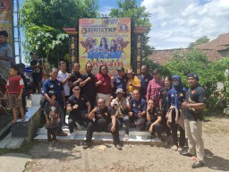 Meriah, HUT BeritaTKP ke-8 Bagikan Santunan Anak Yatim dan Sembako