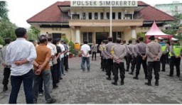 Kapolsek Simokerto Pimpin Apel Berikan Arahan Kepada Anggota, Jelang Pemilu 2024