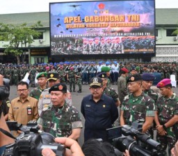Mayjen TNI Rafael Granada Baay, Pimpin Apel Bersama TNI-Polri