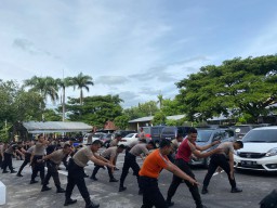 Jaga Kebugaran, Anggota Sat Samapta Polres Nganjuk Laksanakan Lari Pagi dan Latihan PBB