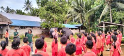 Aiptu Suartawan Edukasi Anak-Anak Terkait Penggunaan Motor Listrik