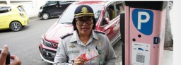 Parkir di Kawasan Bungkul Taman Bungkul dan Balai Kota Surabaya Bayar Non Tunai