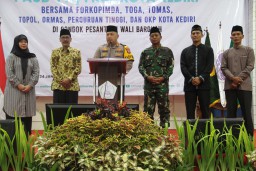 Kompak, Kapolres Kediri Kota Bersama Toga Tomas Tandatangani Deklarasi Pemilu Damai
