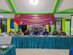 Bhabinkamtibmas Desa Sentul Tanggulangin AIPTU Anang Hadiri Pelantikan Petugas KPPS Pemilu 2024