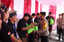 Kapolres AKBP Teguh Priyo Wasono Gelar Minggu Kasih Dengan PPK Mengwitani