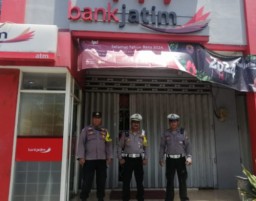 Polsek Benowo Melaksanakan Patroli Mantap Brata Obyek Vital Perbankan Bank Jatim di Hari Libur