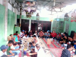 Caleng No1 PDI Cangkruk Ngopi Bareng Bersama Warga Polo Wonokromo Surabaya