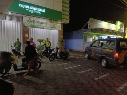 Cegah Aksi Kejahatan dimalam Hari, Polsek Abiansemal Intensifkan Blue Light Patrol