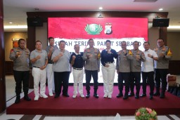 Polda Jatim Terima Paket Sembako dari Budha Tzu Chi untuk Disalurkan Kepada Masyarakat