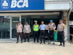 Polsek Tegalsari Patroli Mantap Brata, Area Bank BCA Cegah Tindak Kriminalitas di Perbankan