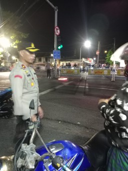 Kapolsek Sawahan Pimpin Operasi Malam Minggu, Antisipasi Gangster dan Knalpot Brong
