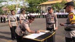 Kapolres Sampang Pimpin Serah Terima Jabatan, Kasat Reskrim Polres Sampang dan Kapolsek Kedundung