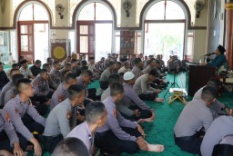 5 Keistimewaan Sifat Dermawan yang Patut Dicontoh oleh Anggota Polri
