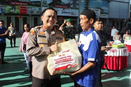 Bulan Bakti TNI-Polri, Polrestabes Surabaya Gelar Bakti Kesehatan dan Bakti Sosial di Masjid Muhammad Cheng Hoo