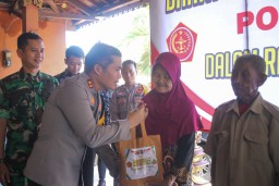 Polres Nganjuk Bersama Kodim 0810/Nganjuk Gelar Bansos dan Pengobatan Gratis Bagi Warga Desa Sidokare