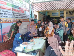 Polres Pelabuhan Tanjung Perak Gelar Bakti Kesehatan dalam Rangka Bulan Bakti TNI - Polri
