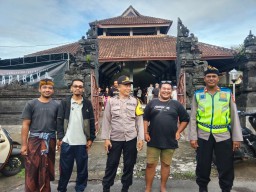 10 Hari Jelang Pemilu 2024, Bhabinkamtibmas Polres Tabanan Rutin Sambang Himbauan Harkamtibmas