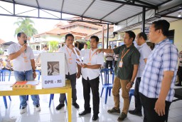 Pastikan Berjalan Sesuai SOP, Polres Madiun Gelar Simulasi Pengamanan TPS Pemilu 2024