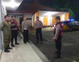 Polsek Karangpilang Patroli Pengecekan Gudang Logistik PPK