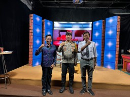 Wakapolres Kompol Made Pramasetia Melaksanakan Interaktif Situasi Kamtibmas Jelang Pemilu di Bali TV
