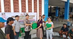 Minggu Kasih Polres Badung Bersama Pedagang dan Sopir Di Terminal Mengwi