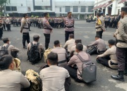 Polsek Tegalsari Terlibat Pengamanan Pemilu 2024 Di Lapangan Polrestabes Surabaya