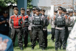 KPU Jombang Mulai Distribusikan Logistik Pemilu, Polisi Lakukan Pengawalan