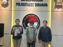 Lagi - Lagi Satresnarkoba Polrestabes Surabaya, Amankan Satu Pria Diduga Penyalahgunaan Narkotika Janis Sabu