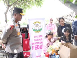 Kapolda Bali bersama Ibu Laksanakan Anjangsana, Salah Satu Wujud Kepedulian Kepada Anggota
