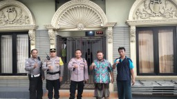 Polsek Benowo Laksanakan Pengawalan dan Pengamanan Logistik Kotak Suara ke Balai RW