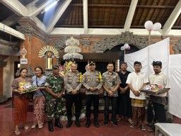 Wakapolres Badung Melaksanakan Pengecekan Kesiapan Pengamanan dan Pemantauan ke TPS - TPS