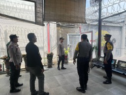 Kapolsek Kuta Utara Pantau Pengamanan Pemungutan Suara Di TPS 901 Lapas Kerobokan