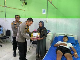 Kapolres Nganjuk Kunjungi Petugas PKD dan KPPS yang Dirawat Pasca Pemungutan dan Penghitungan Suara