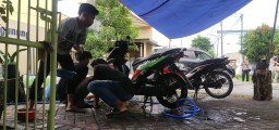 Komunitas Kopi Bundar Telah Membuka Usaha Cuci Motor di Jalan Simo Gunung Barat Tol