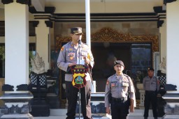 Polres Tabanan Gelar Upacara Hari Kesadaran Nasional Berikan Penghargaan Personil Berprestasi
