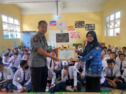 Cegah Peredaran Narkoba, Polres Pelabuhan Tanjung Perak Gelar Sosialisasi di Sekolah