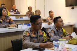 Kapolres AKBP Teguh Priyo Wasono Ikuti Zoom Meeting Survei Akreditasi Klinik Polres Badung dari Lafkespri