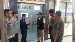 PPK Simokerto Rekapitulasi Suara TPS 4 Kelurahan Di Jaga Ketat TNI Polri Satpol PP