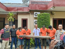 Unit Reskrim Polsek Wonocolo Surabaya Berhasil Amankan 4 Pelaku Pencurian Tiang Viber Optic