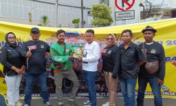 AMI Bersama Jurnalis Surabaya Berbagi Ratusan Paket Sembako Dalam Rangka Memperingati HPN 2024