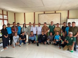 PT. Mayawana Persada Berikan Ambulance Untuk Desa Sekucing Labai 