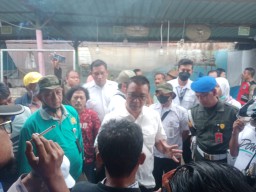 Pemkot Surabaya Laksanakan Penyegelan Bongkar Muat Pasar Sayur Terjadi Kericuan di Jalan Pandegiling 137