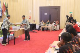 Kapolres Nganjuk Hadir di Rapat Pleno Guna Pastikan Pelaksanaan Proses Penghitungan Suara Tingkat Kabupaten Aman